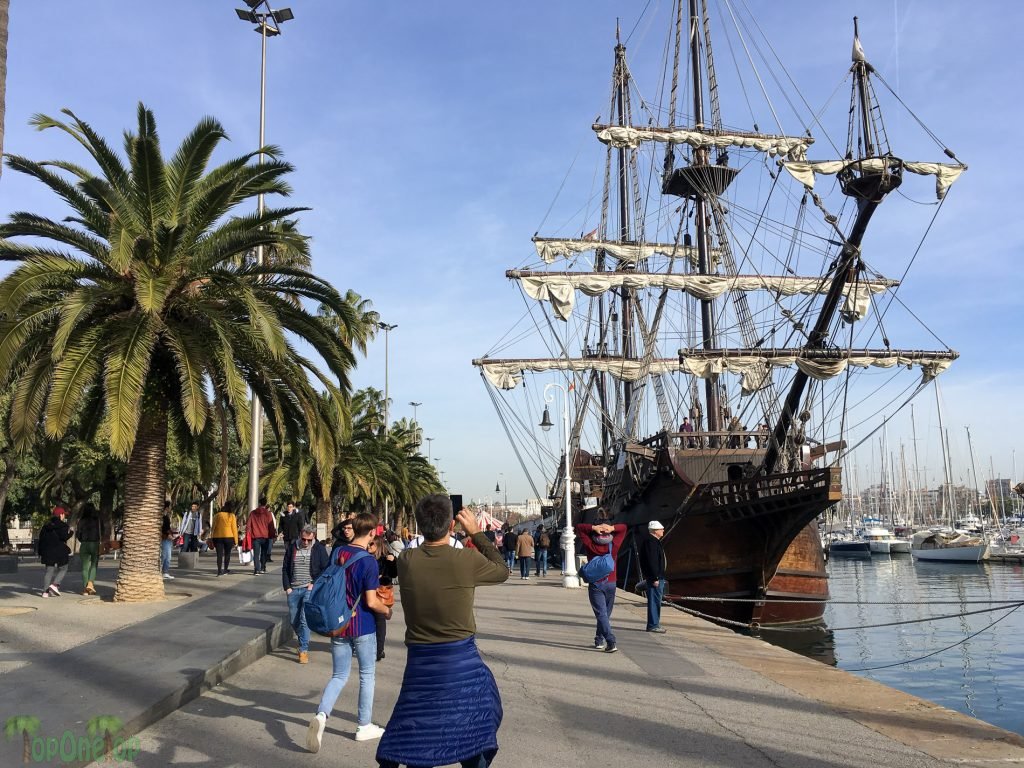Корабль пиратов в Барселоне